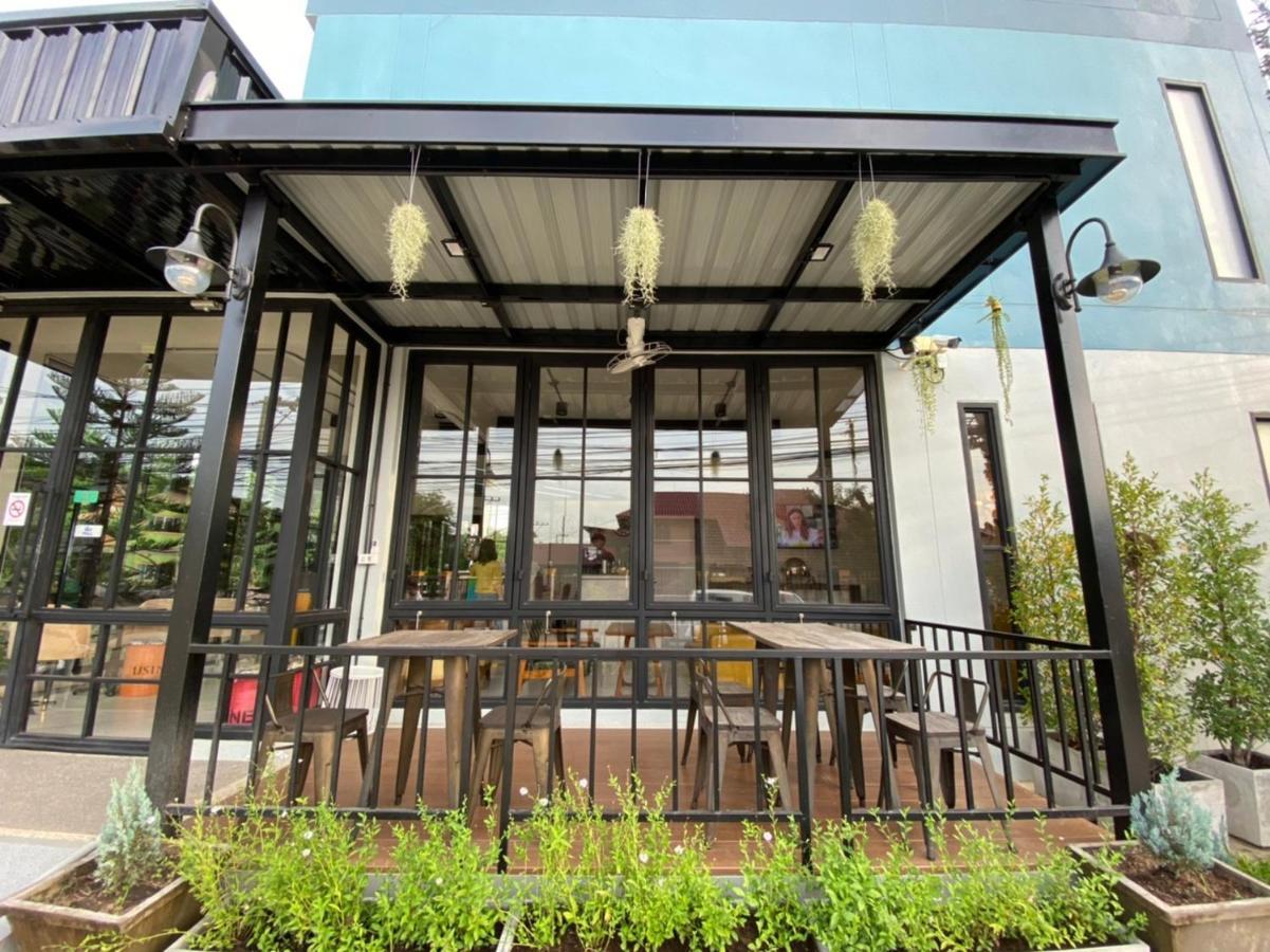 Mosstel Hotel Phitsanulok Buitenkant foto