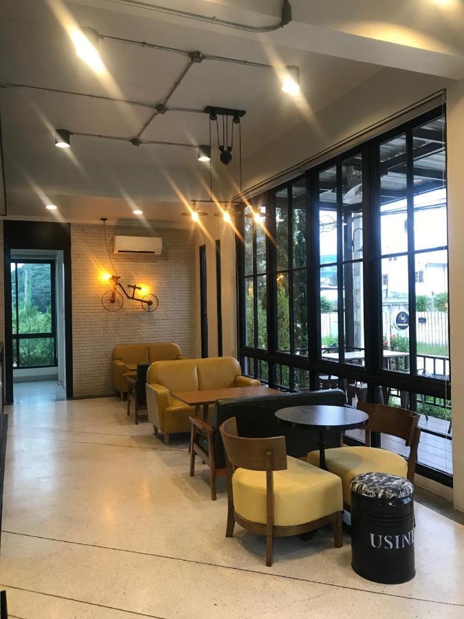 Mosstel Hotel Phitsanulok Buitenkant foto