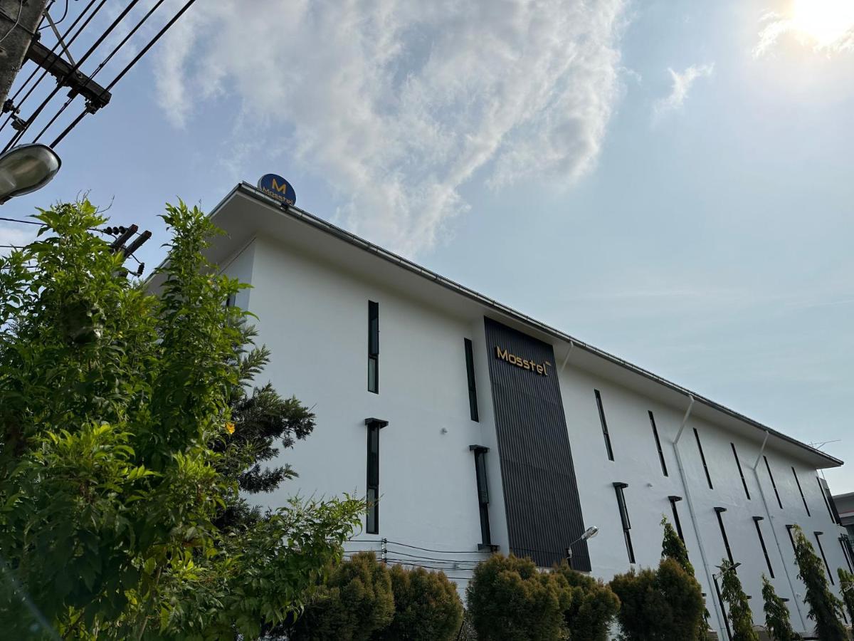 Mosstel Hotel Phitsanulok Buitenkant foto