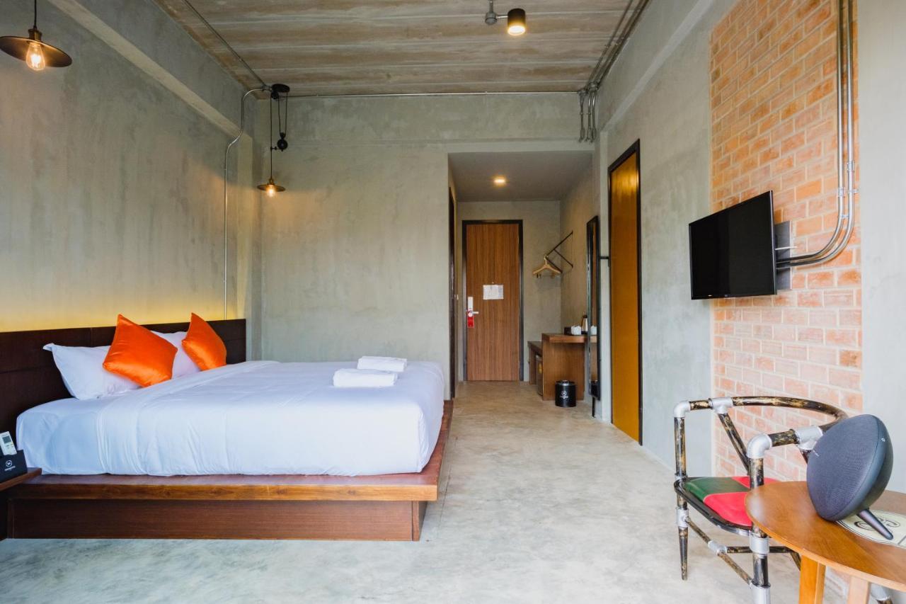 Mosstel Hotel Phitsanulok Buitenkant foto